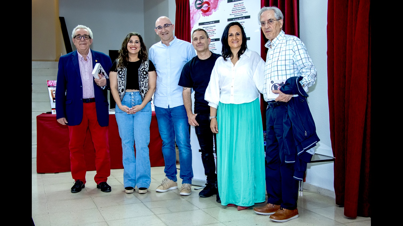 Ramos junto a miembros de la Escuela de Ciudadanía y los concejales Prado Zúñiga y Candi Sevilla