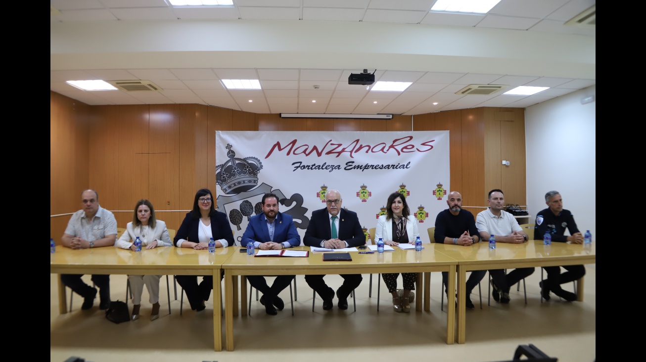 Representantes del Equipo de Gobierno y de los sindicatos negociadores del Acuerdo Marco