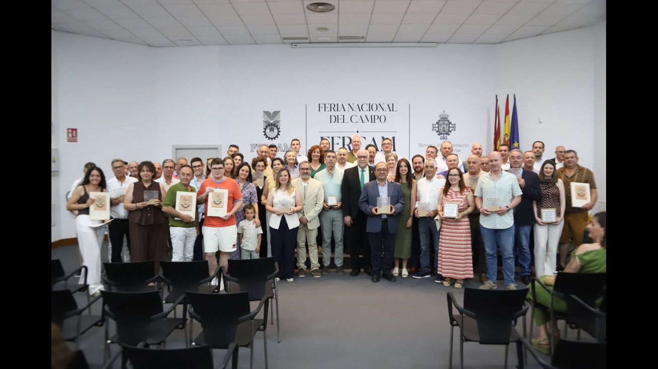 Foto conjunta de premiados y autioridades