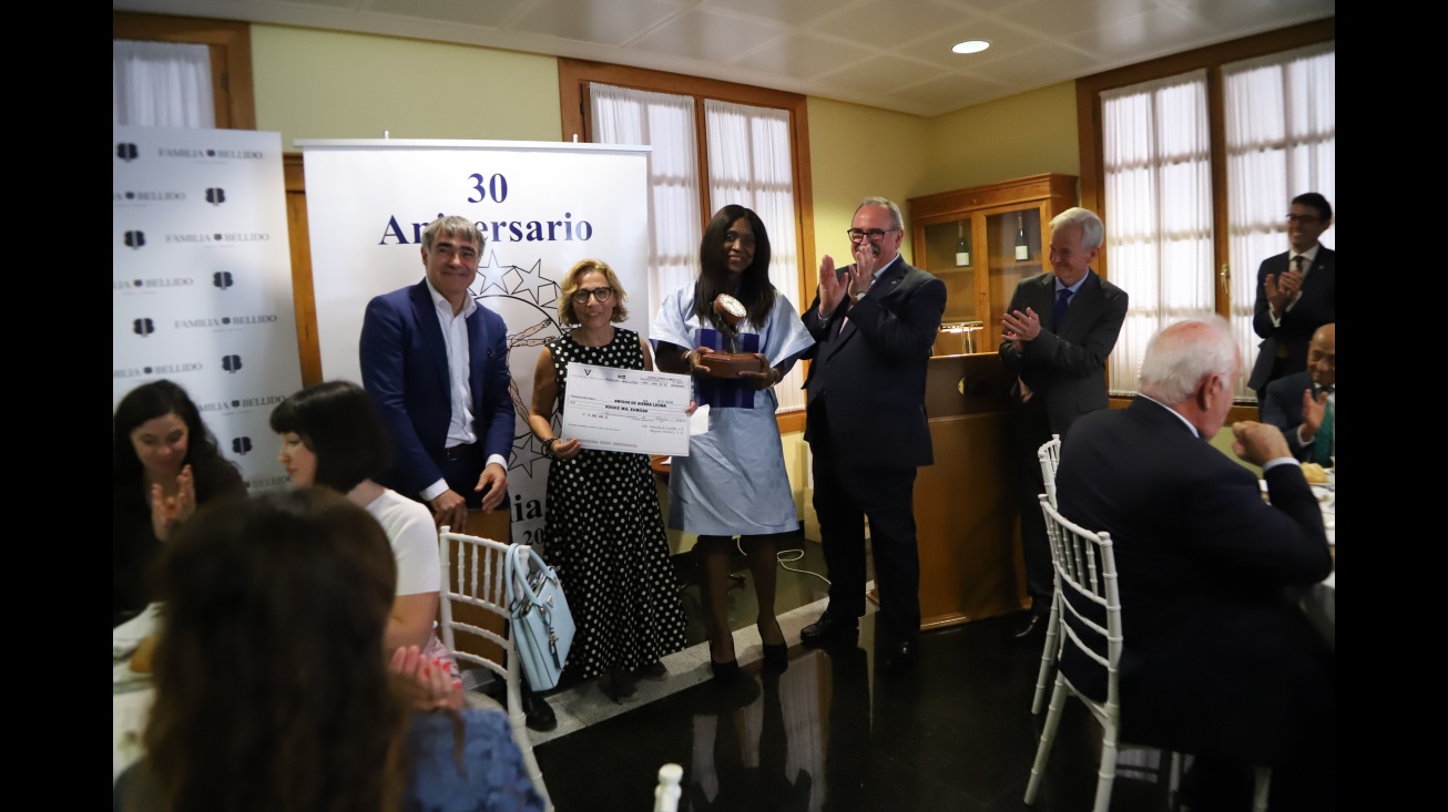 Entrega del premio de Tertulia XV a Amigos de Sierra Leona