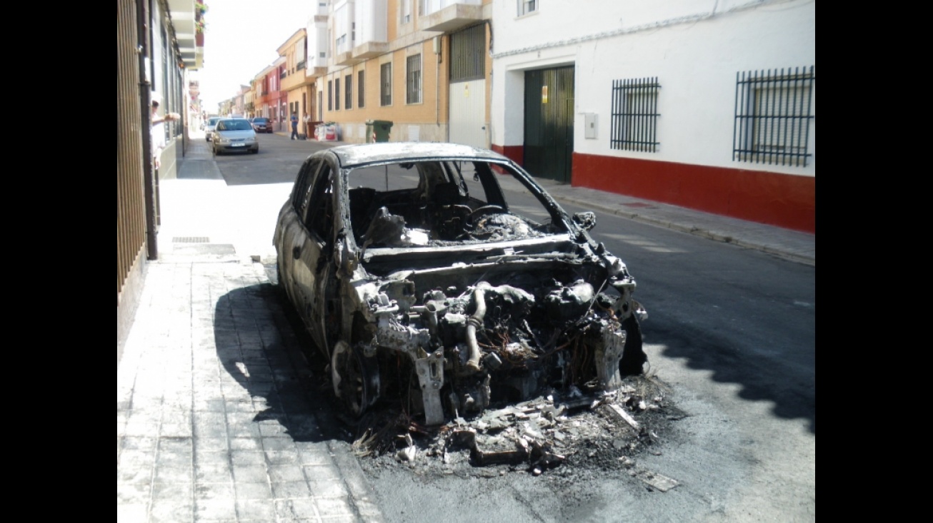 Coche incendiado