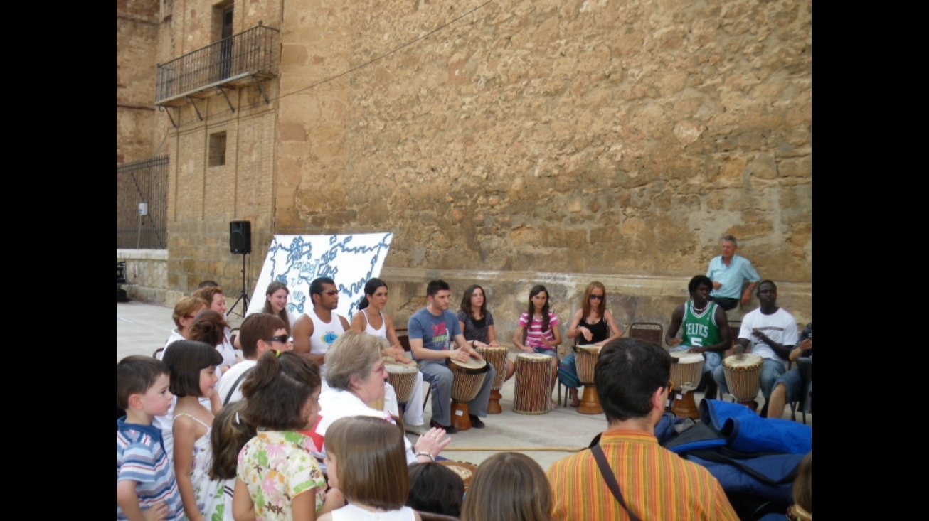 Participantes en el taller de percusión