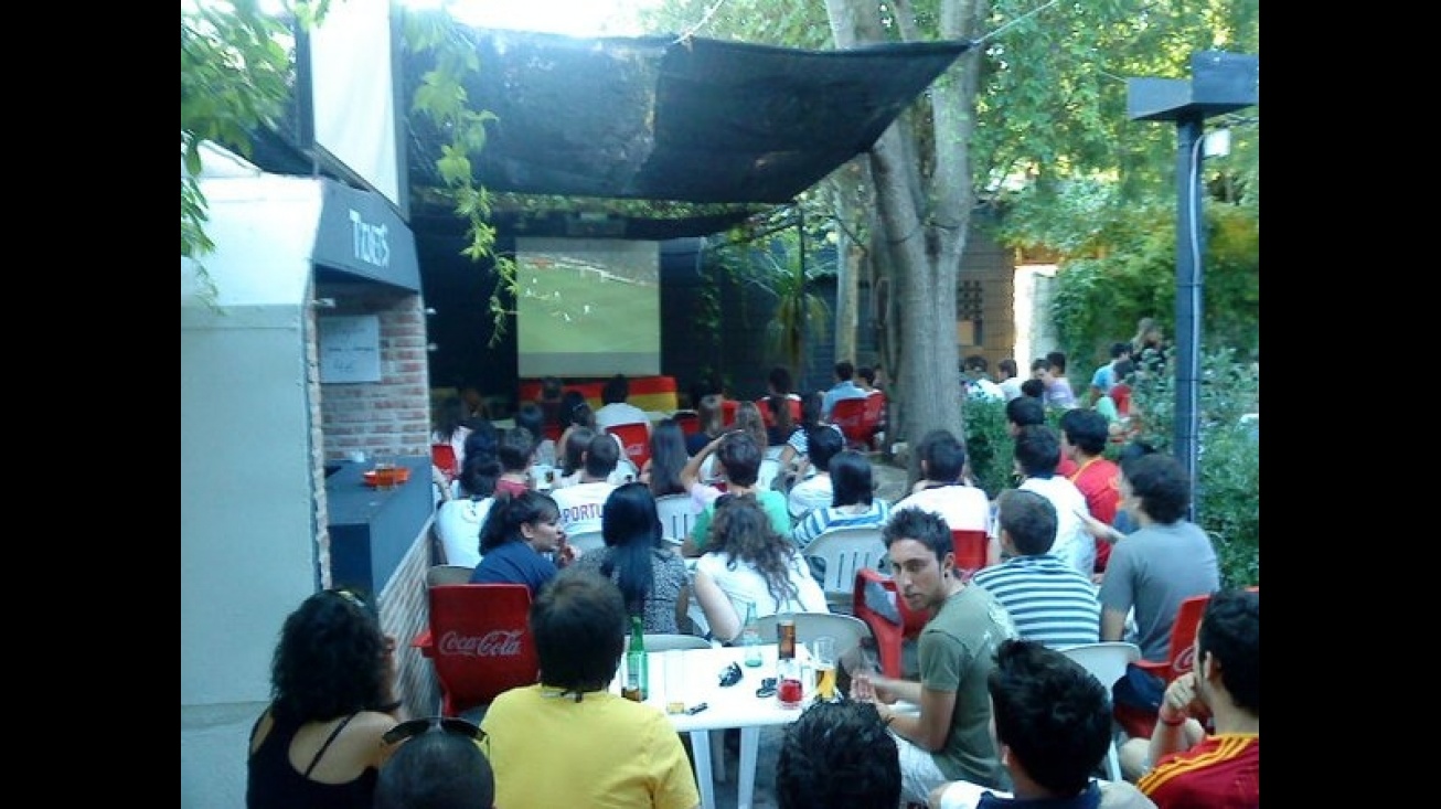 Manzanareños viendo el mundial