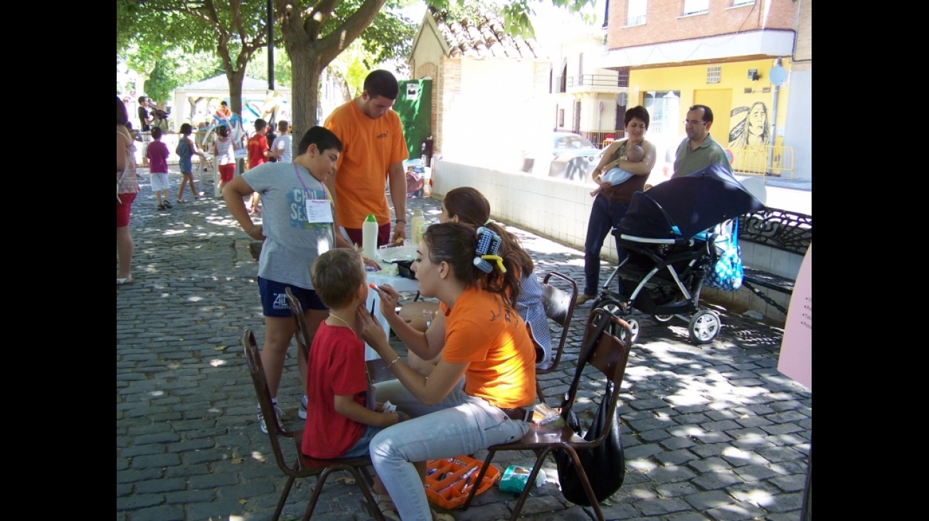 Tren y juegos infantiles