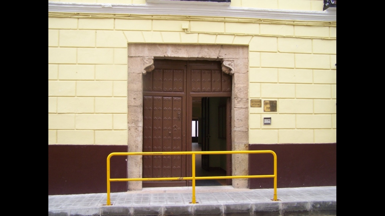 Puerta de la UP de Manzanares