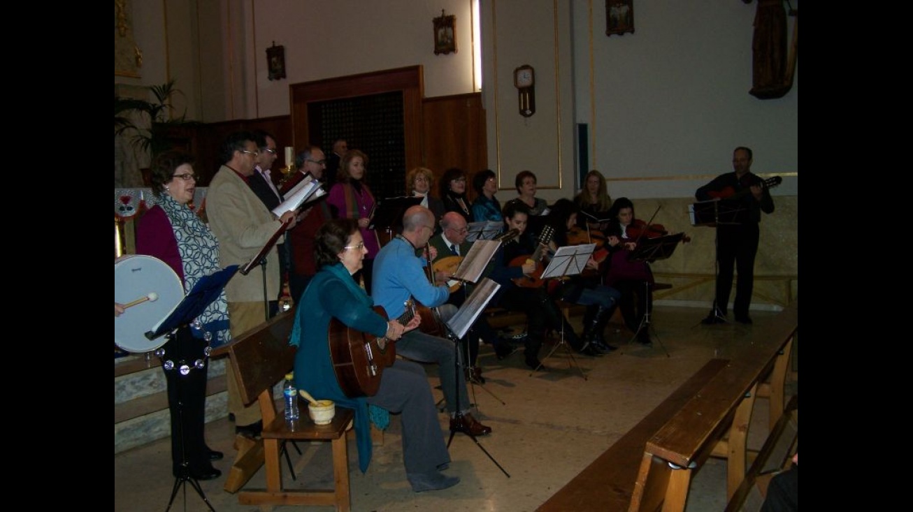 Airén cantando villancicos