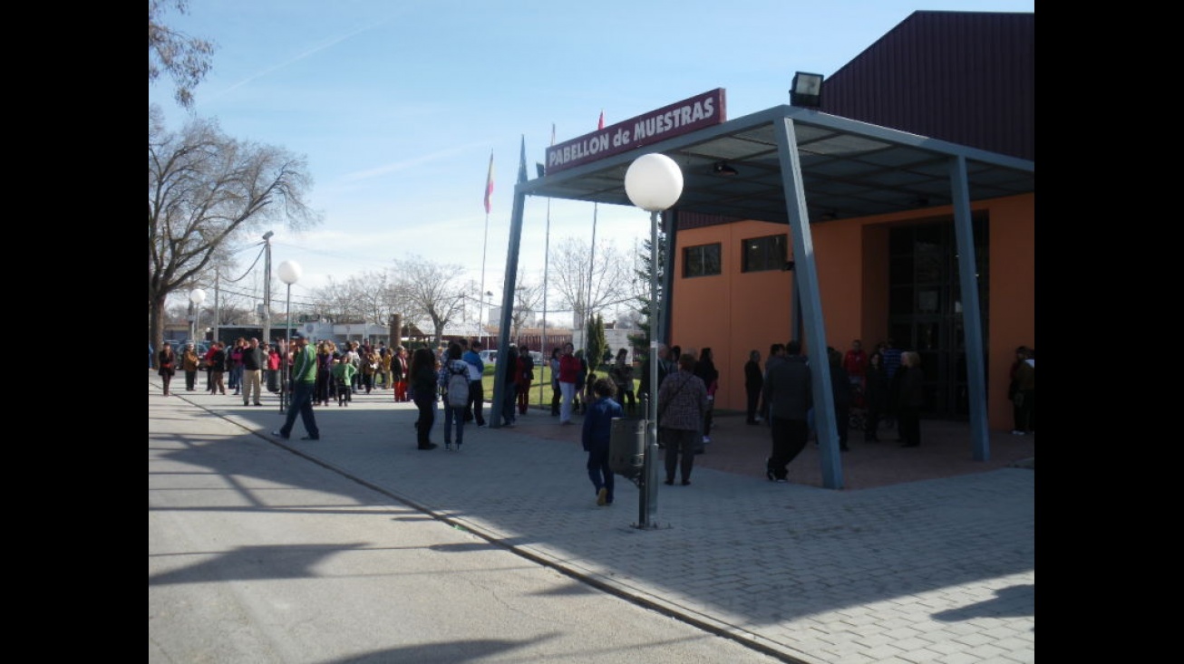 Puerta del Pabellón Ferial a las 11,00 horas del sábado