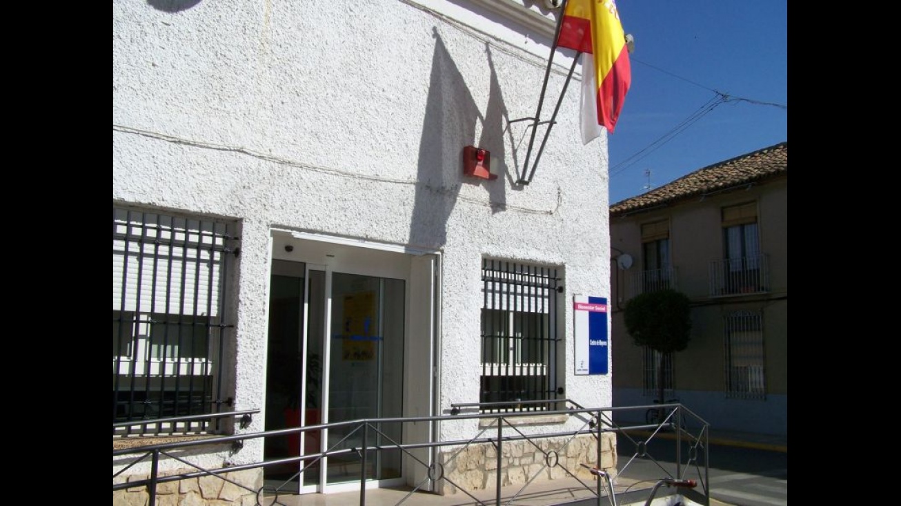 Fachada del Centro de Mayores de Manzanares