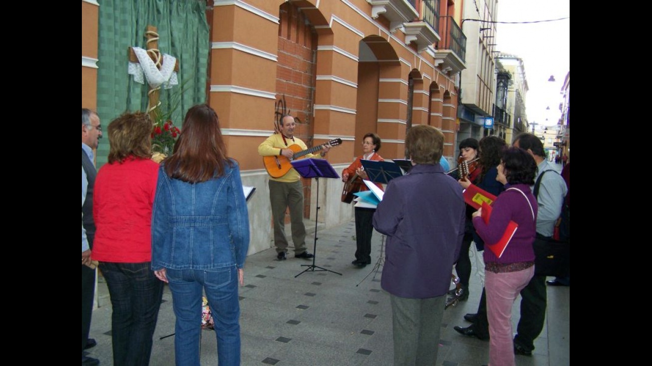 Airén cantando a la Cruz