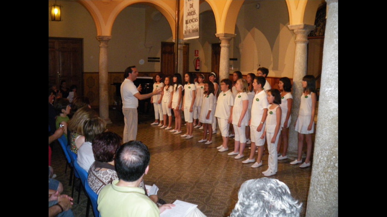 Coro de voces blancas Mansil Nahar