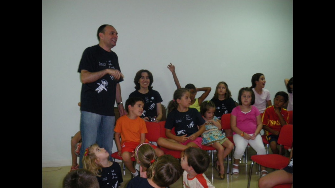 Charla de José Luis Olmo en la Biblioteca Municipal "Lope de Vega"