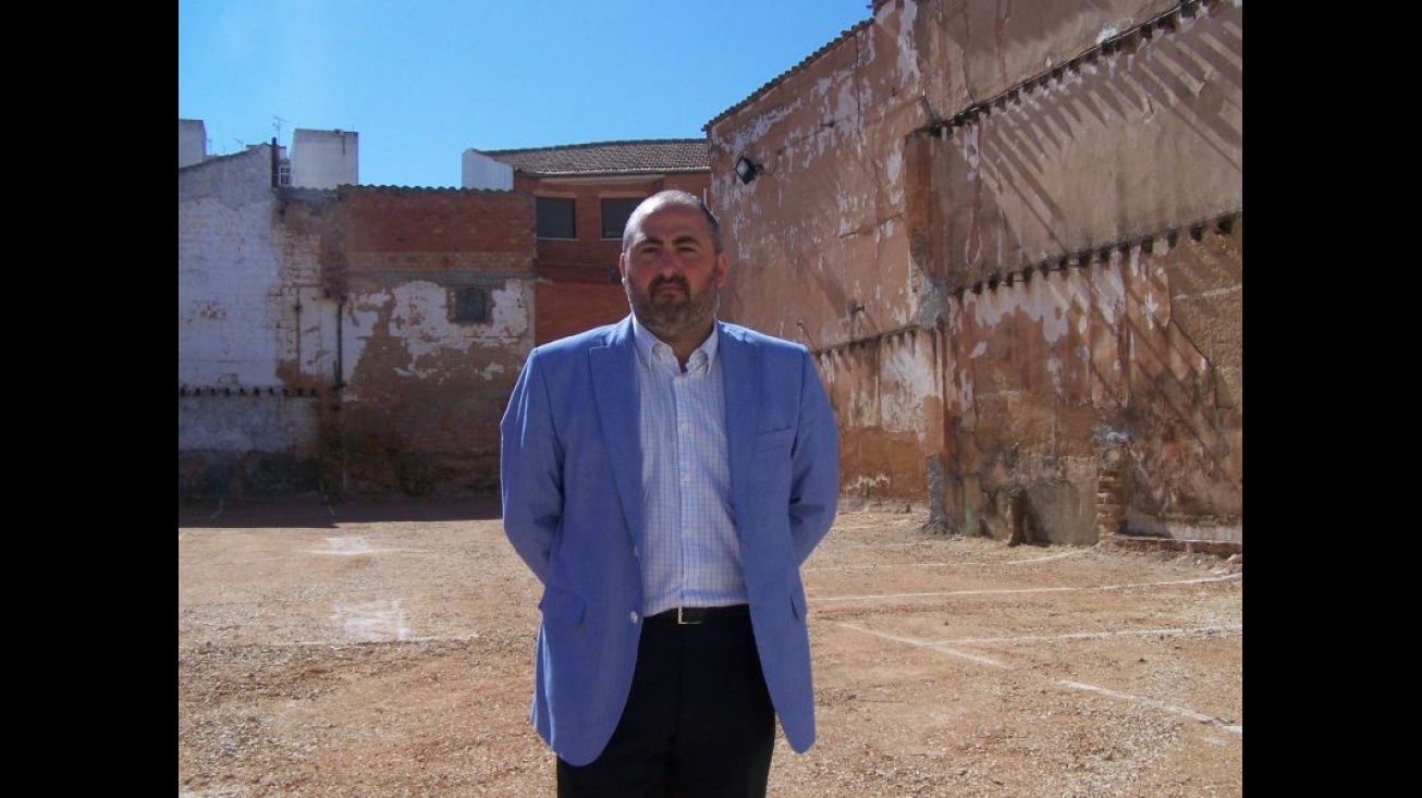 Alfonso Mazarro, concejal de Obras, en el Parking de la calle Orden de Calatrava