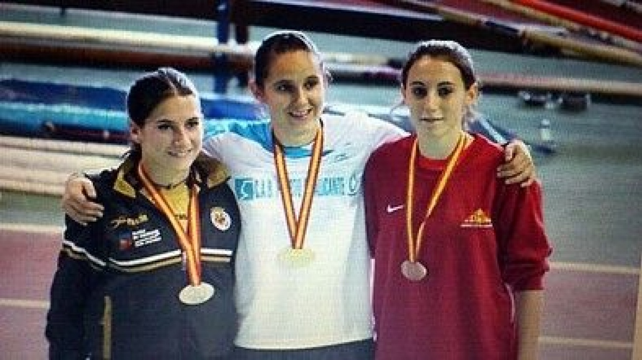 Sonia en el centro con la medalla de oro