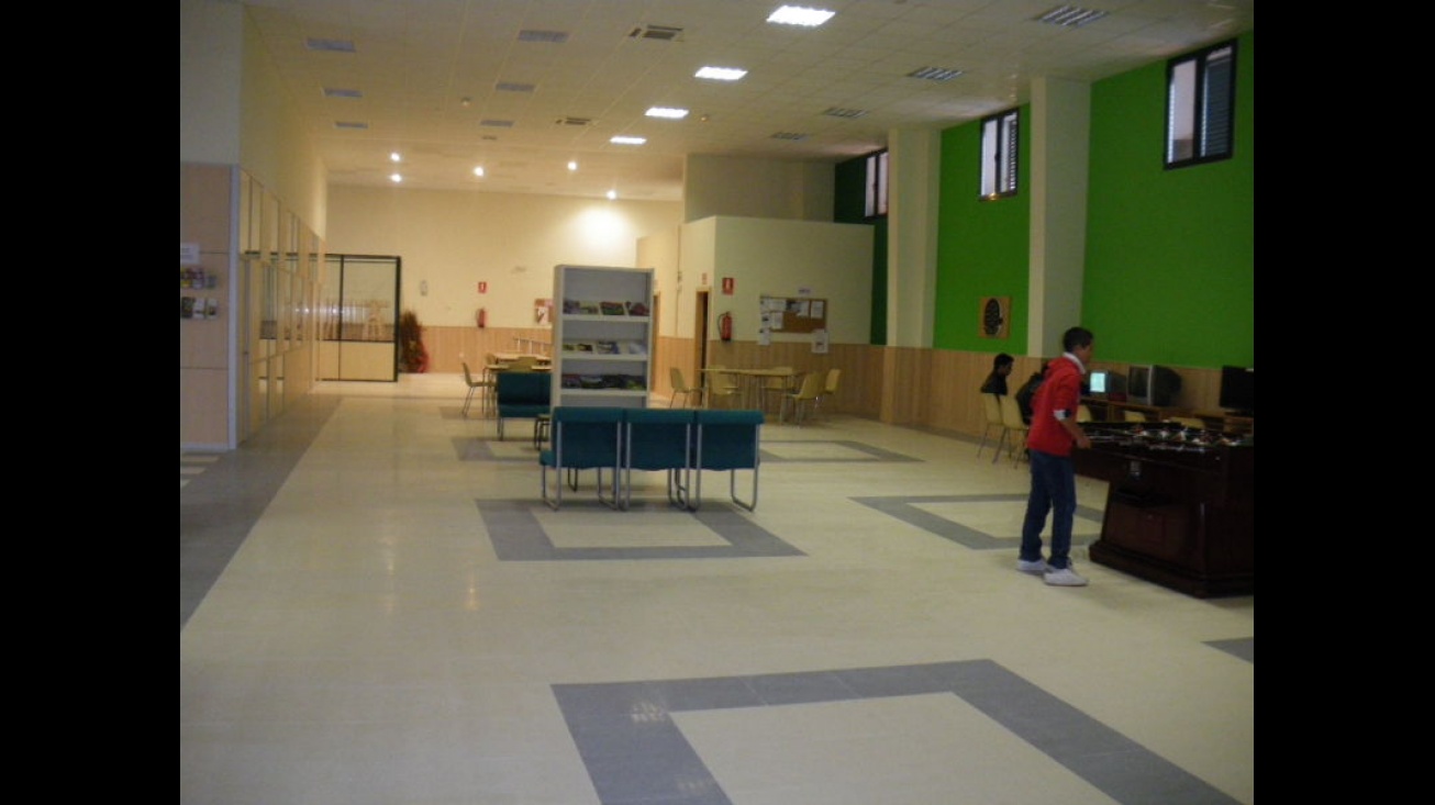 Interior casa de la juventud