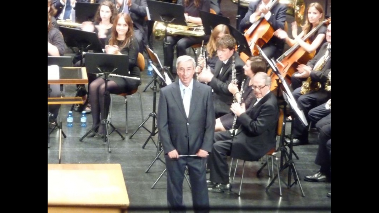 Nieto de Julián Sánchez-Maroto a la dirección de la banda en el concierto homenaje al Maestro