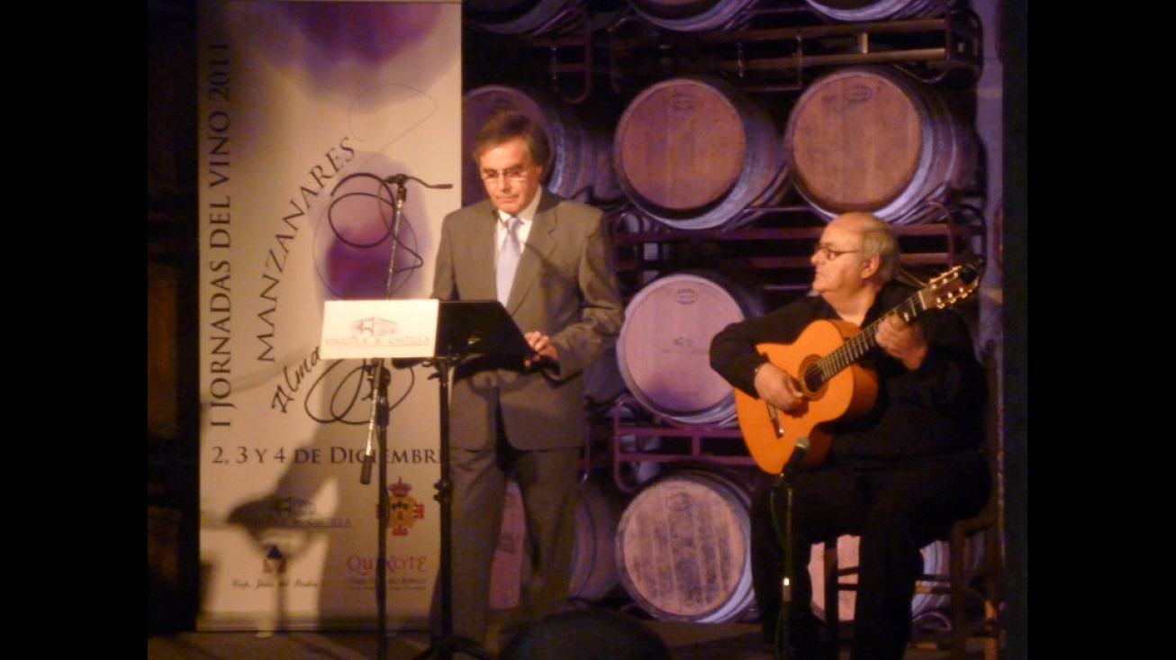 Antonio García de Dionisio recitando poema "El alma del vino"