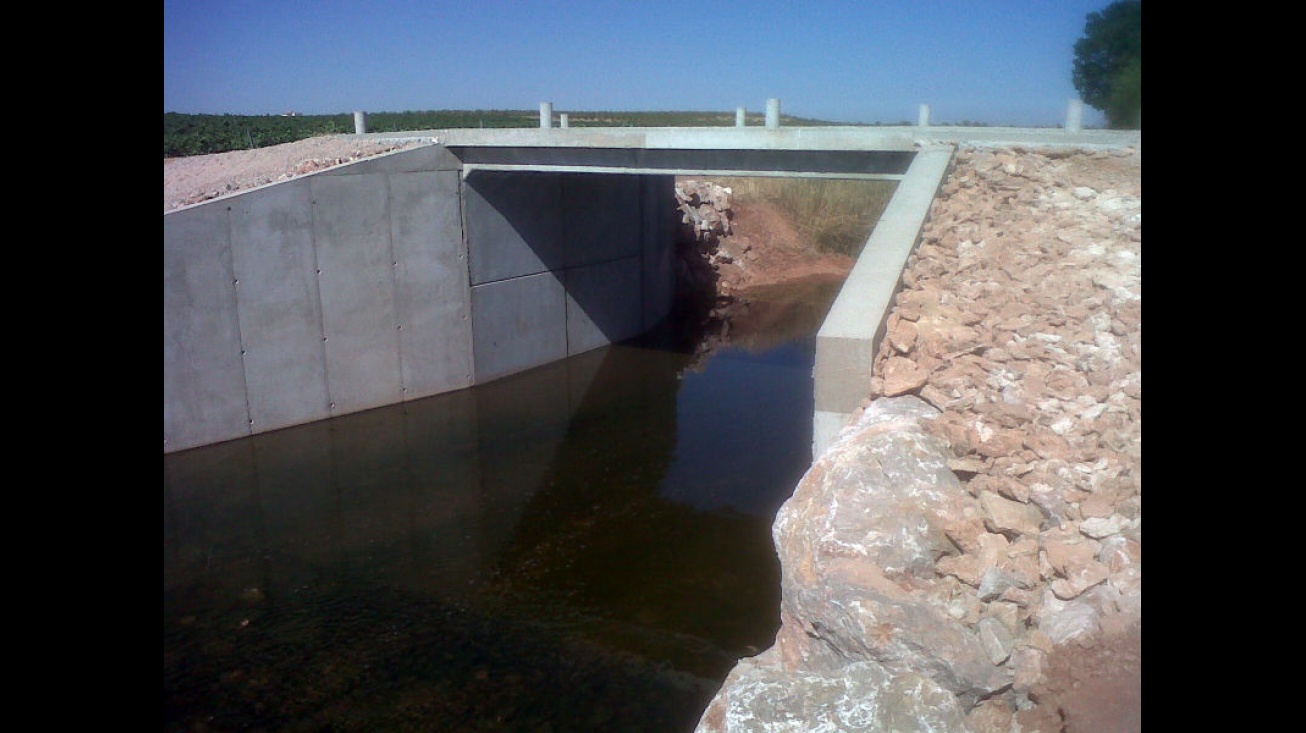 Agua del Río Azuer en Manzanares