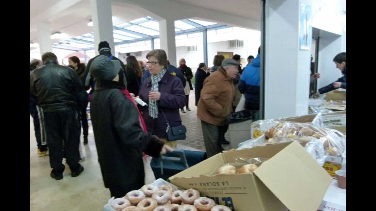 Degustación de dulces en el mercado