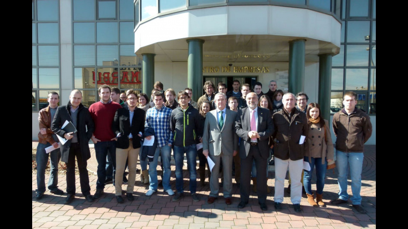 Foto de familia Becarios, empresas y Ayuntamiento