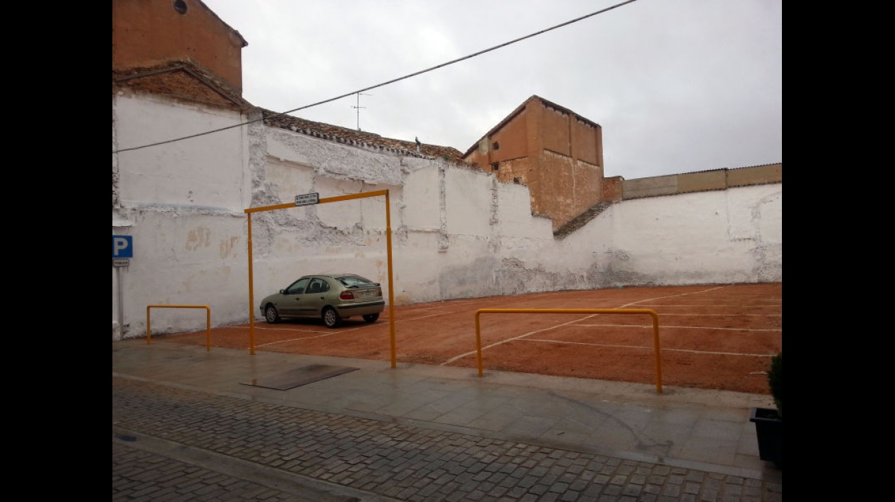 Nuevo parking en Reyes Católicos