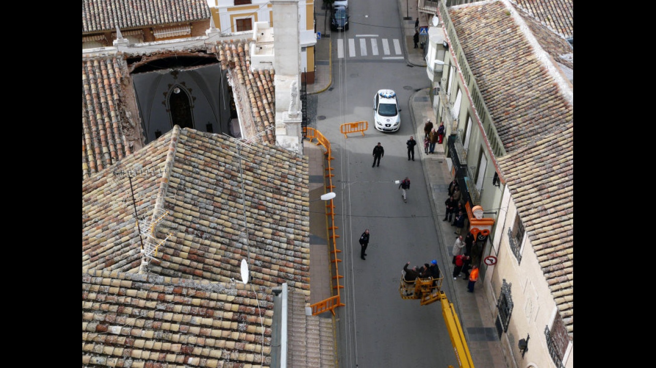 arquitectos revisan la cubierta de la Ermita