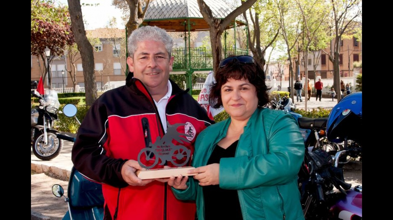 Concejal recibe reconocimiento del Motoclub Brujas