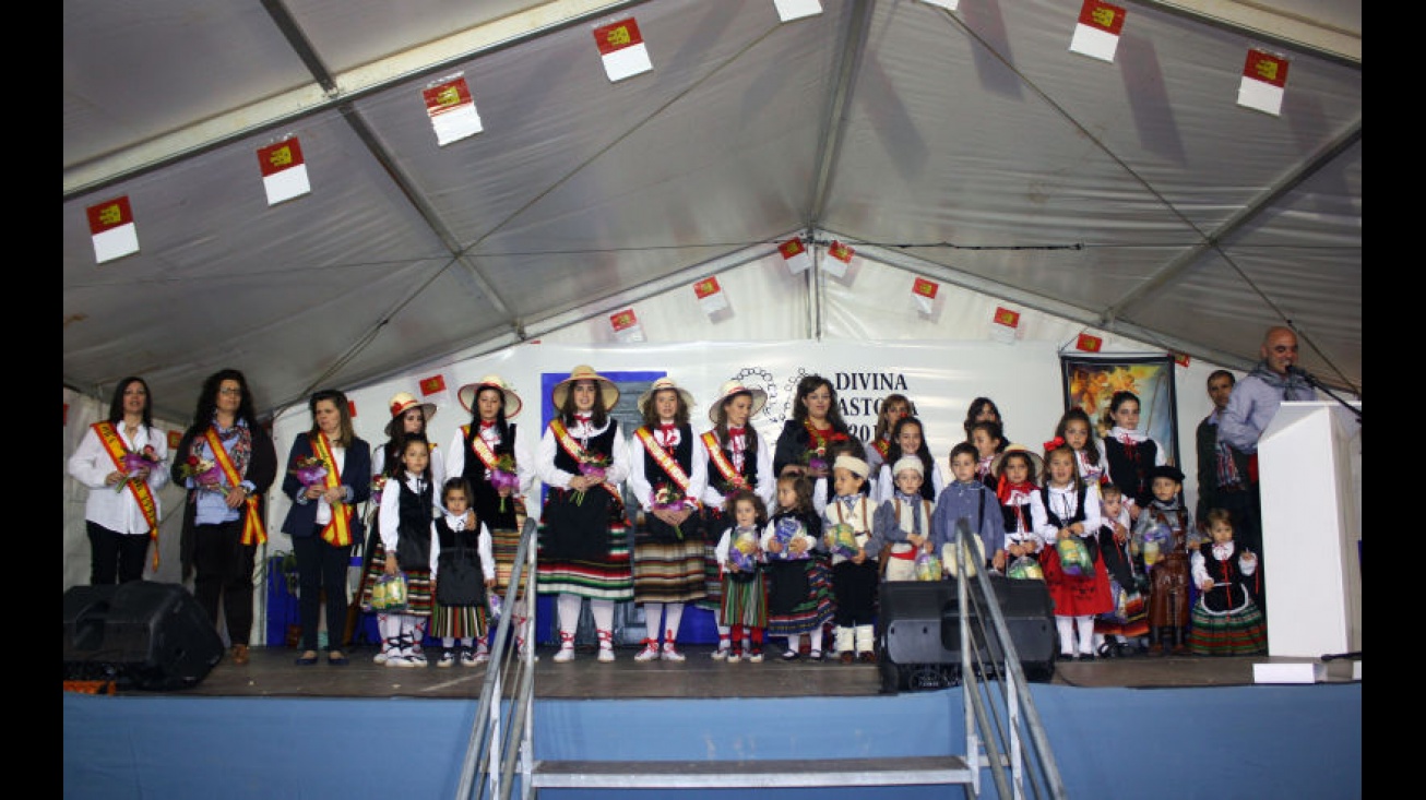 Inauguración de fiestas. Pastoras de Honor 2013 y Pastoras de anteriores ediciones