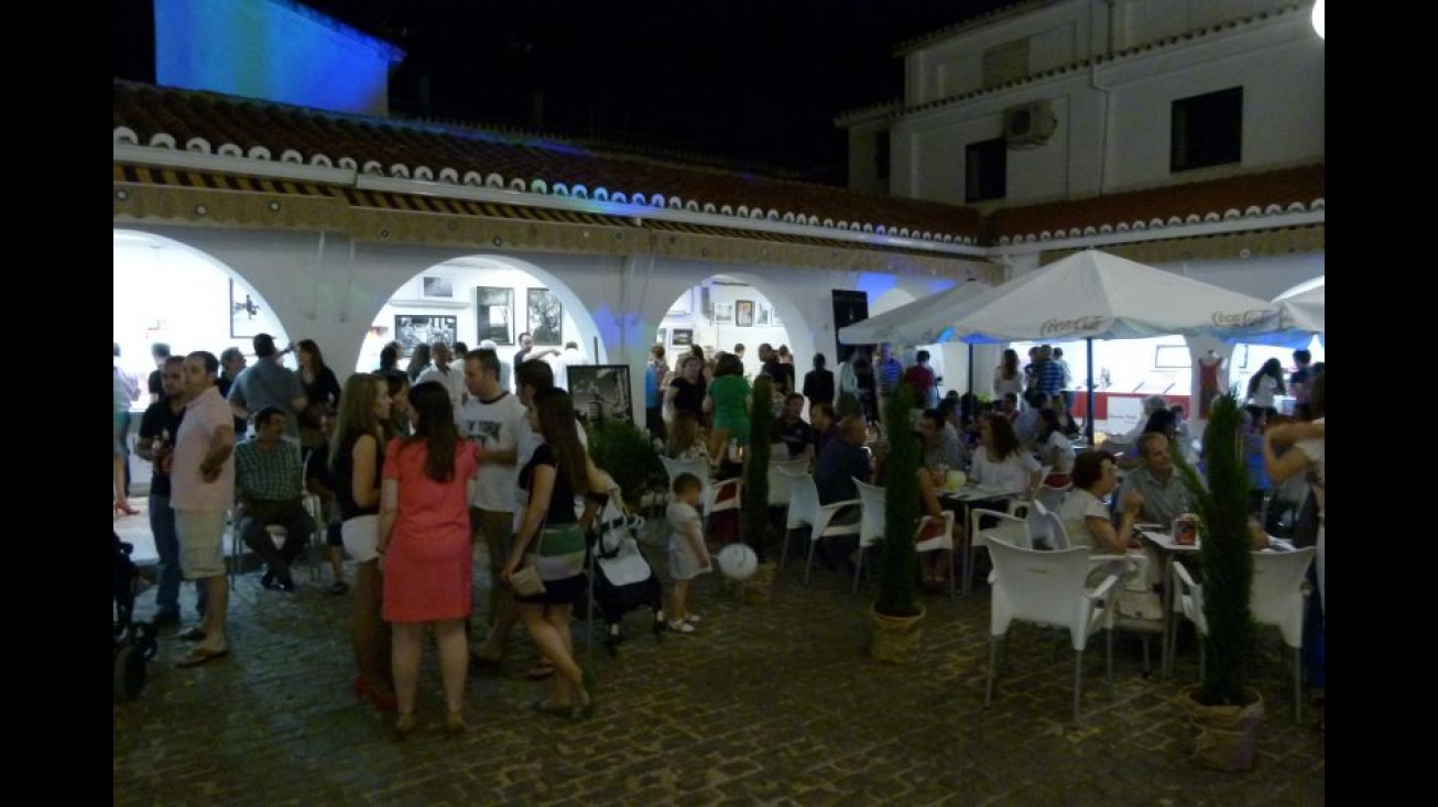 Gran ambiente en la noche del sábado en el Mercado Municipal