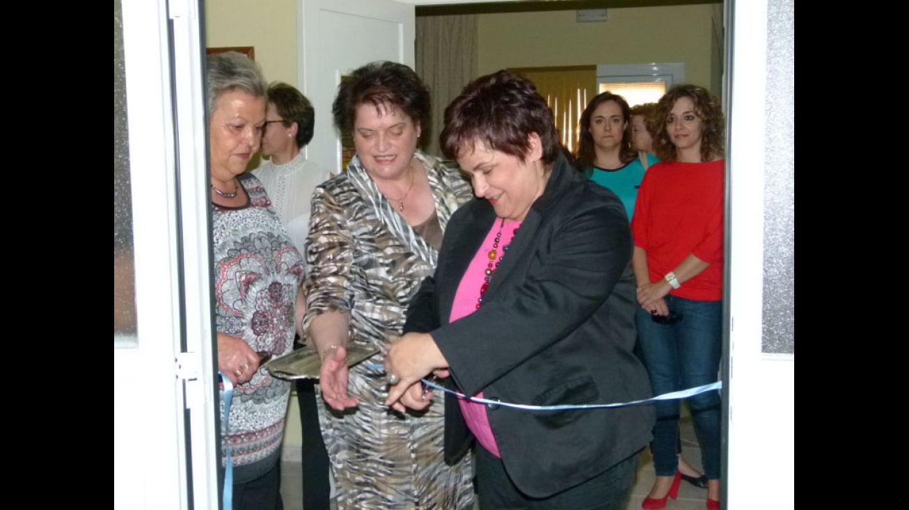 Teresa Jiménez inauguró la exposición 2013 de la Asociación de Amas de Casa