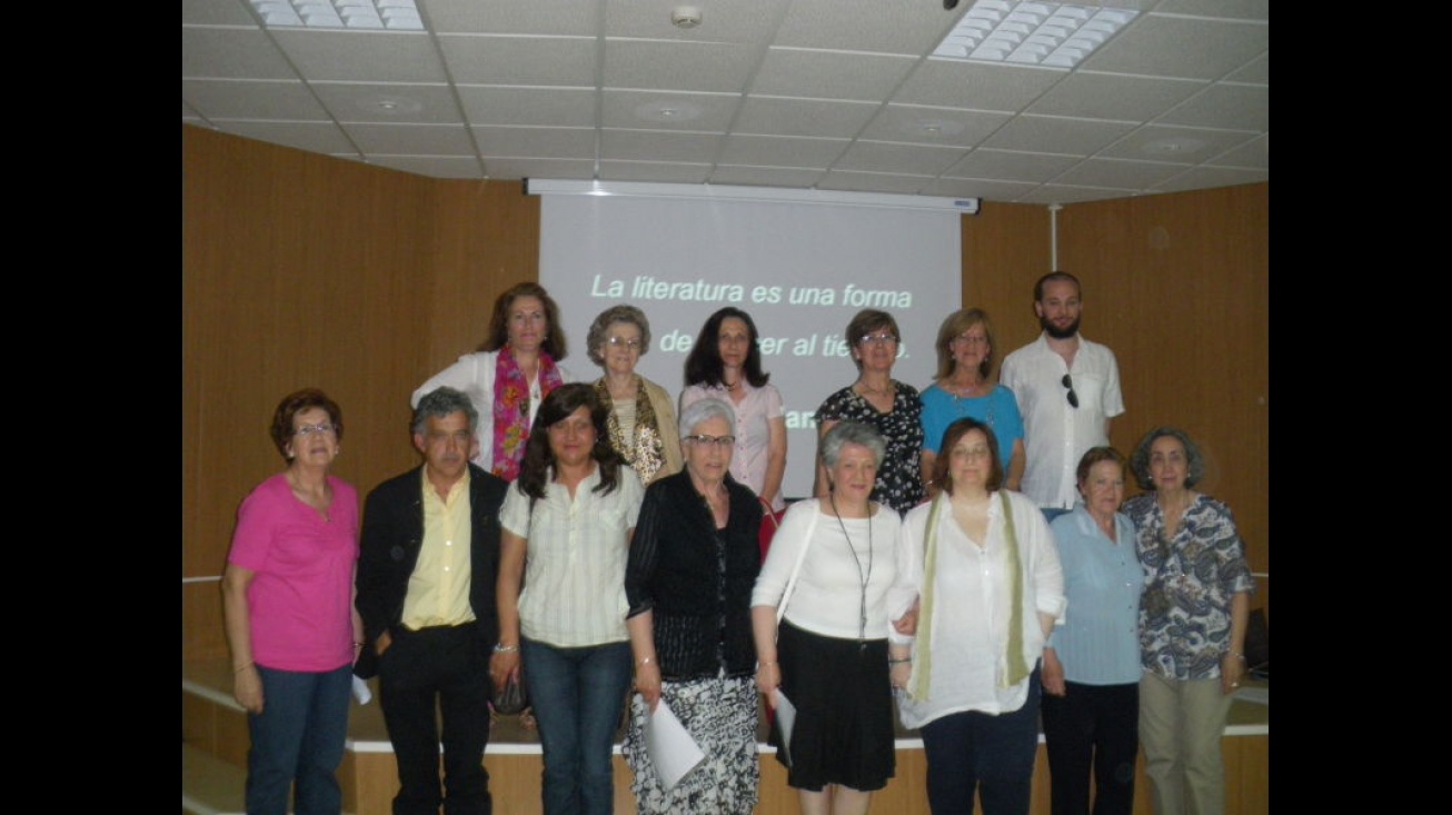 Integrantes del taller de literatura del Centro de la Mujer