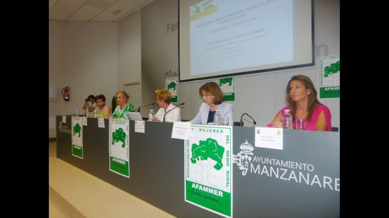 Mesa redonda sobre la mujer rural en FERCAM