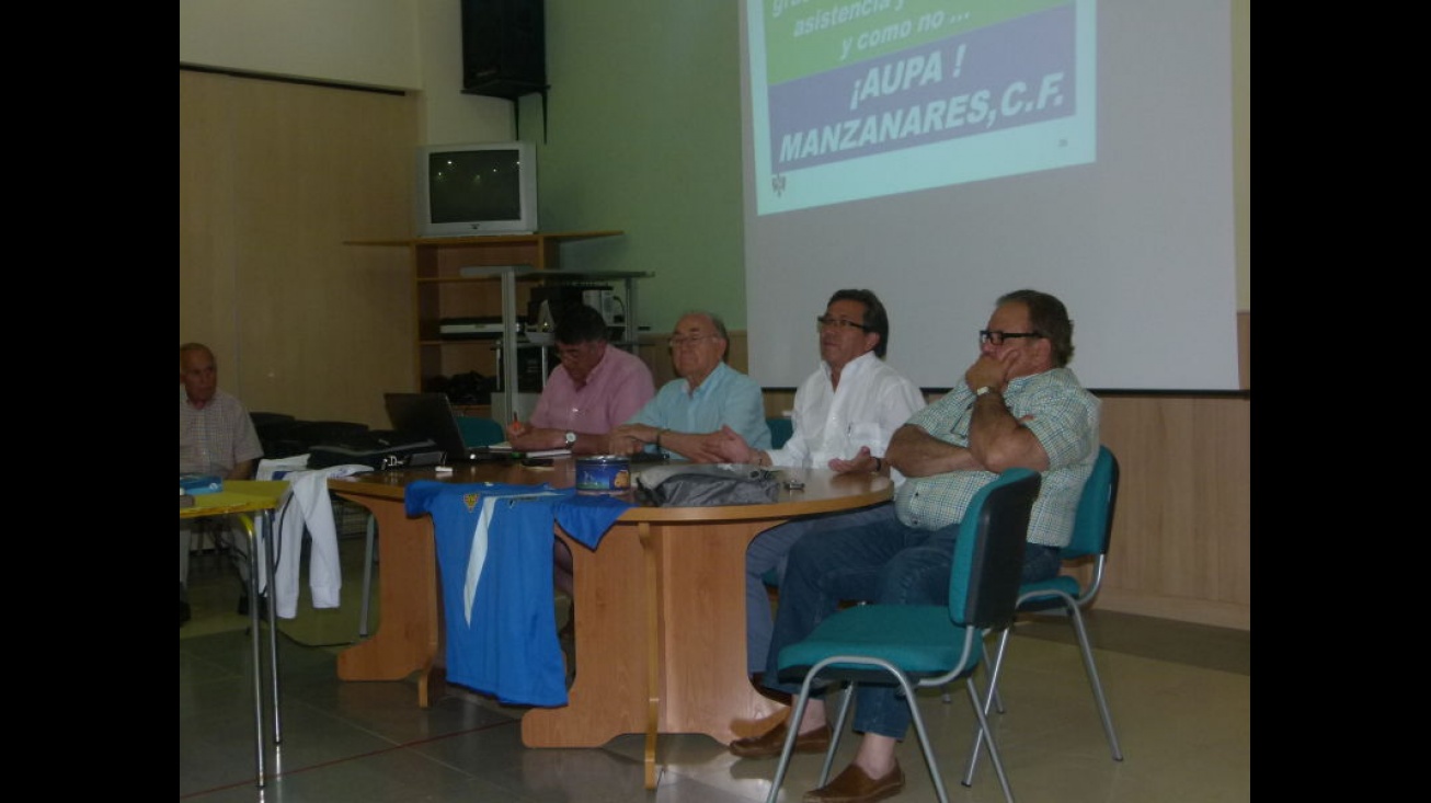 La Junta Directiva durante la Asamblea Ordinaria 2013/2014