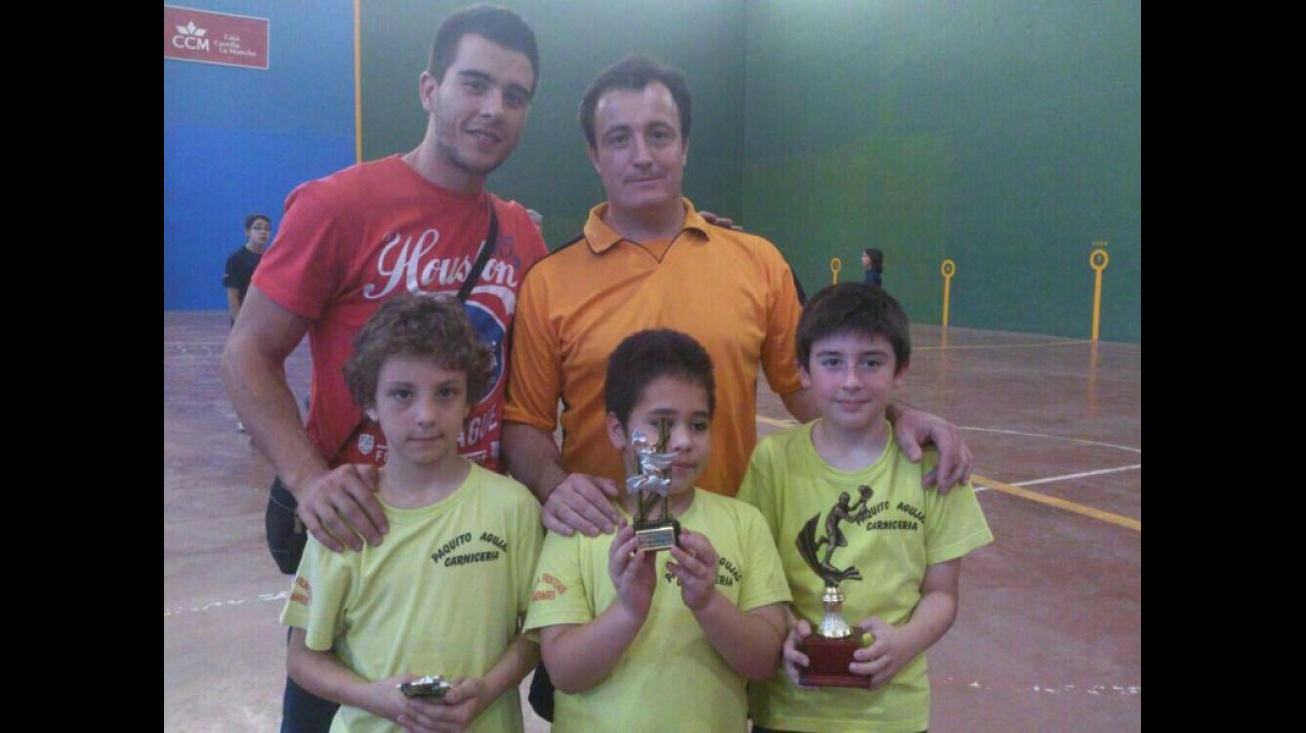 Equipo tercer clasificado de Castilla-La Mancha en frontenis benjamín