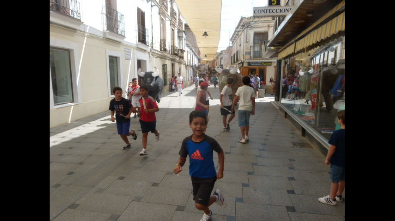 Encierro infantil por la calle Empedrada