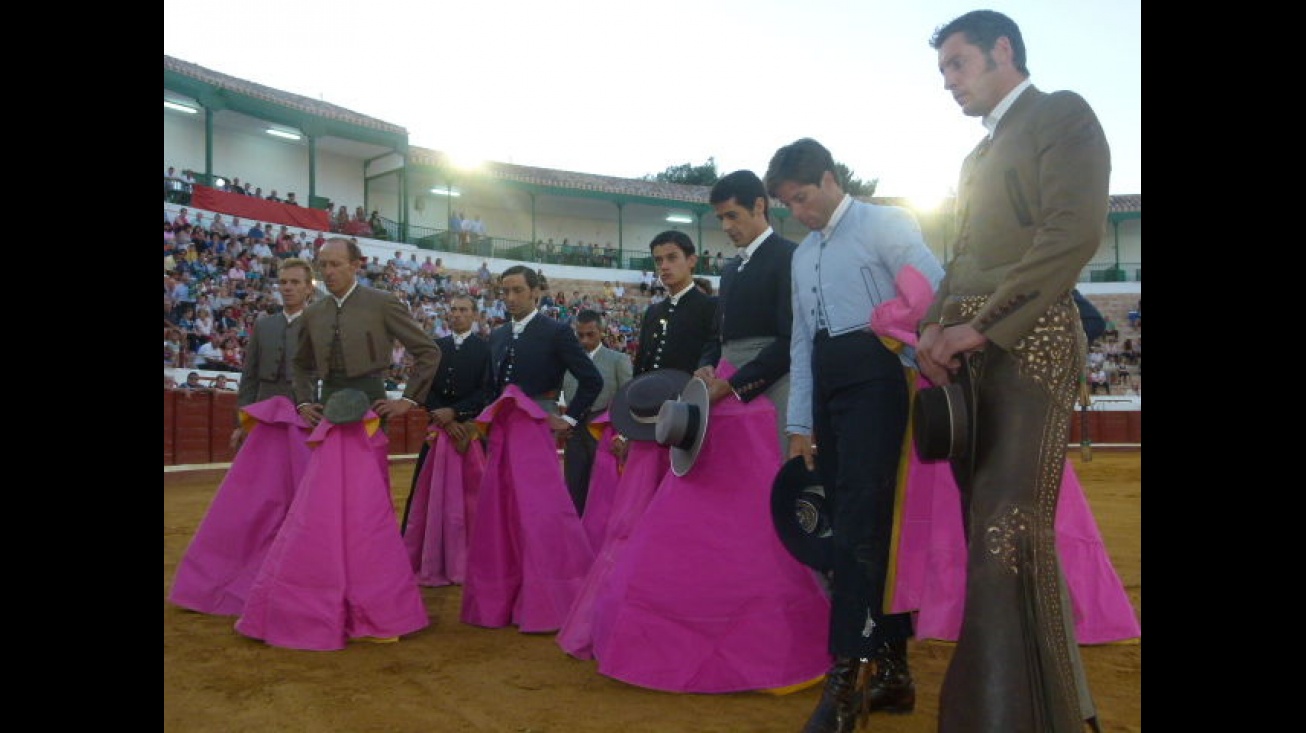 Minuto de silencio junto al tendido 7 en memoria de Sánchez Mejías