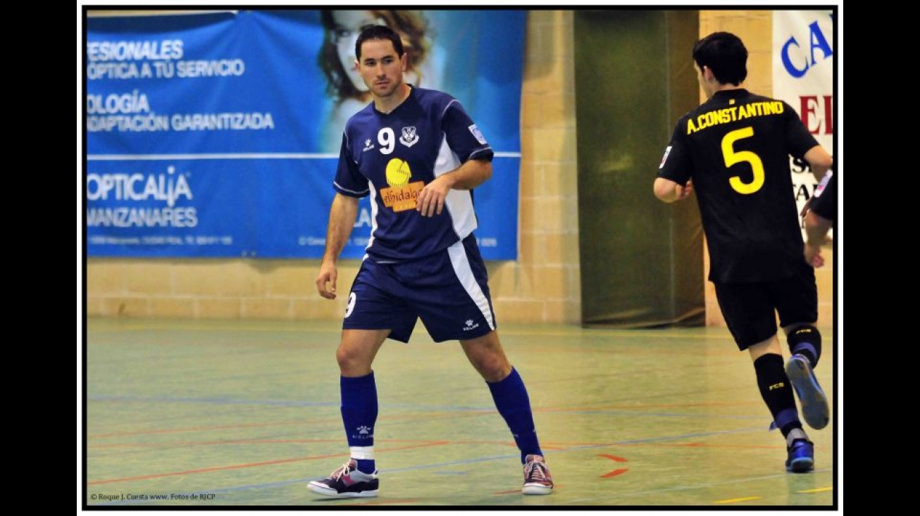 De la Cuerda, capitán del equipo, durante la disputa de un partido