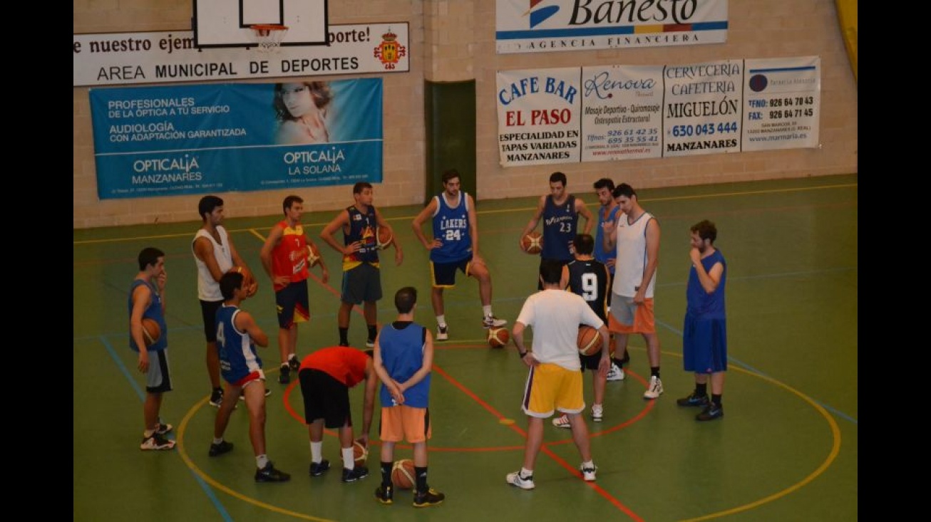 Uno de los entrenamientos de la pretemporada del C.B. Opticalia Manzanares