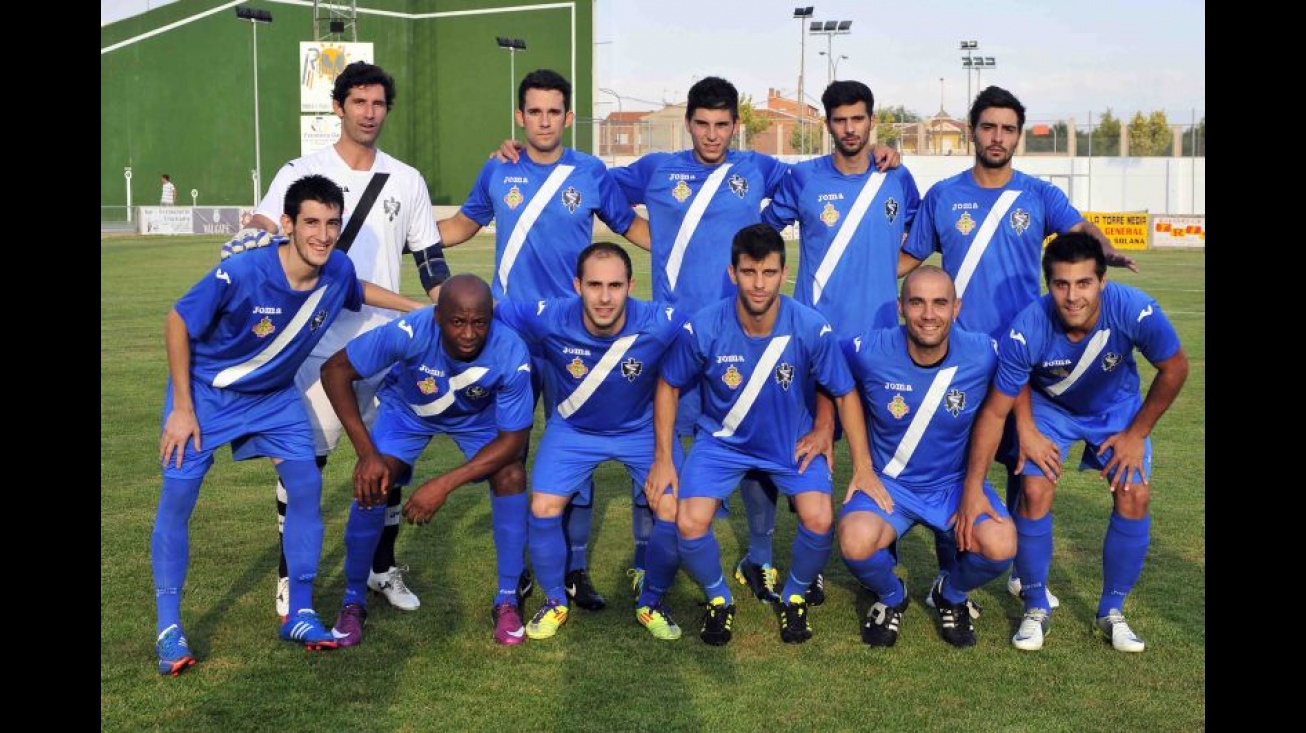 Formación del Manzanares CF en el Trofeo Rosa del Azafrán de La Solana. Foto: Roque J. Cuesta