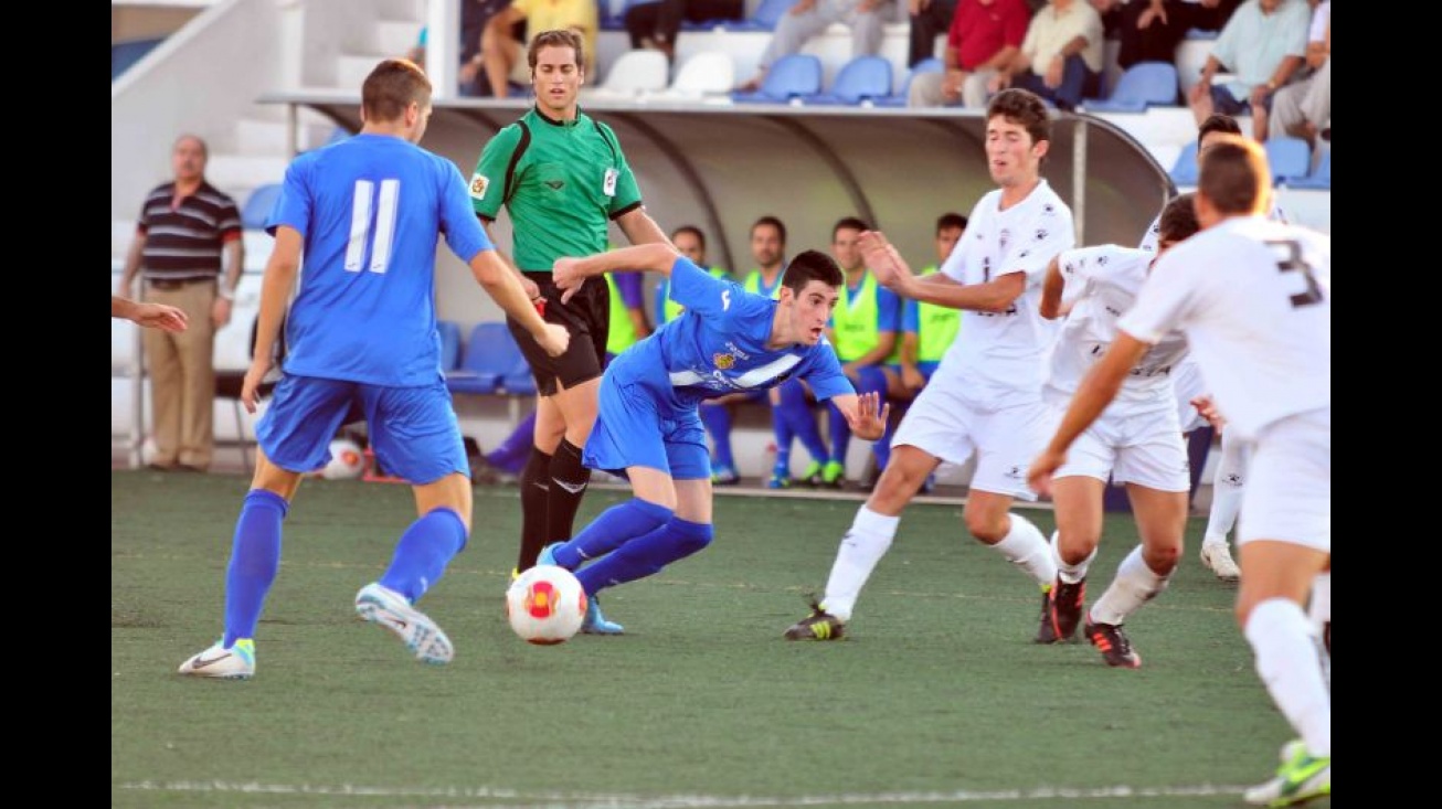 Lance del partido Manzanares - Albacete B. Foto: Roque J. Cuesta