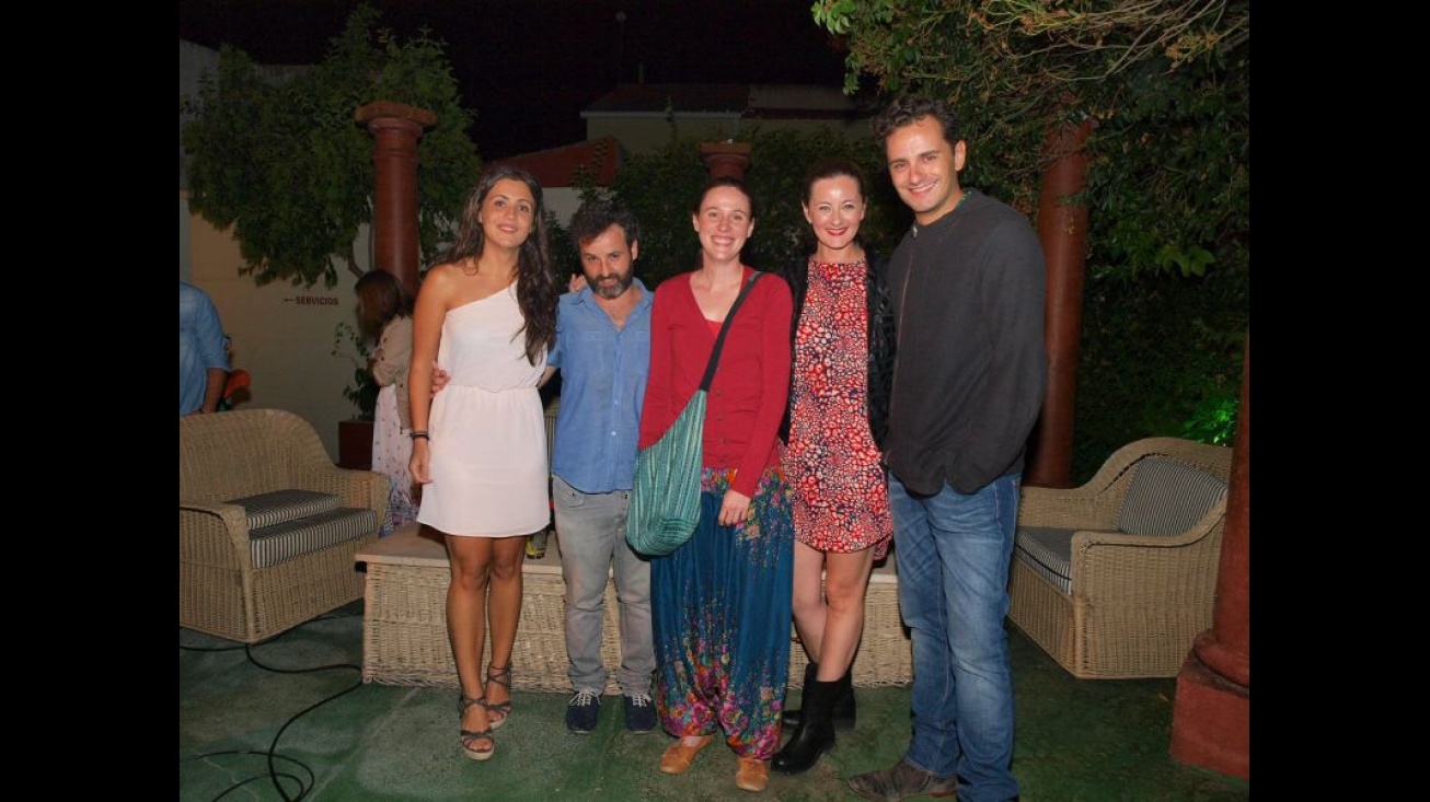 Miembros de Lazarillo TCE y de la Cía. Madre Constriktor, con el actor Asier Etxeandía. Foto: Jesús Maestro