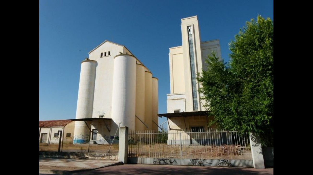 Silos de almacenamiento de cereal de Manzanares