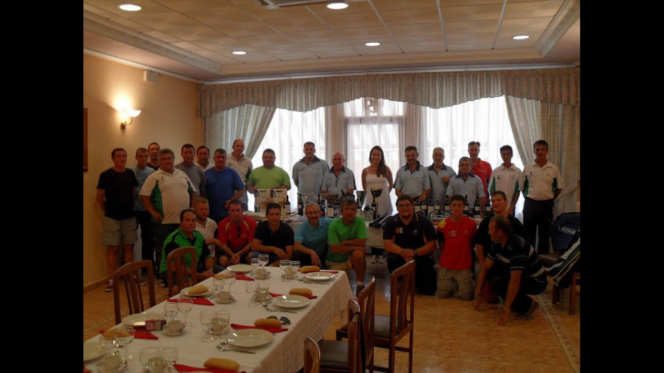 Participantes tras la comida de hermandad