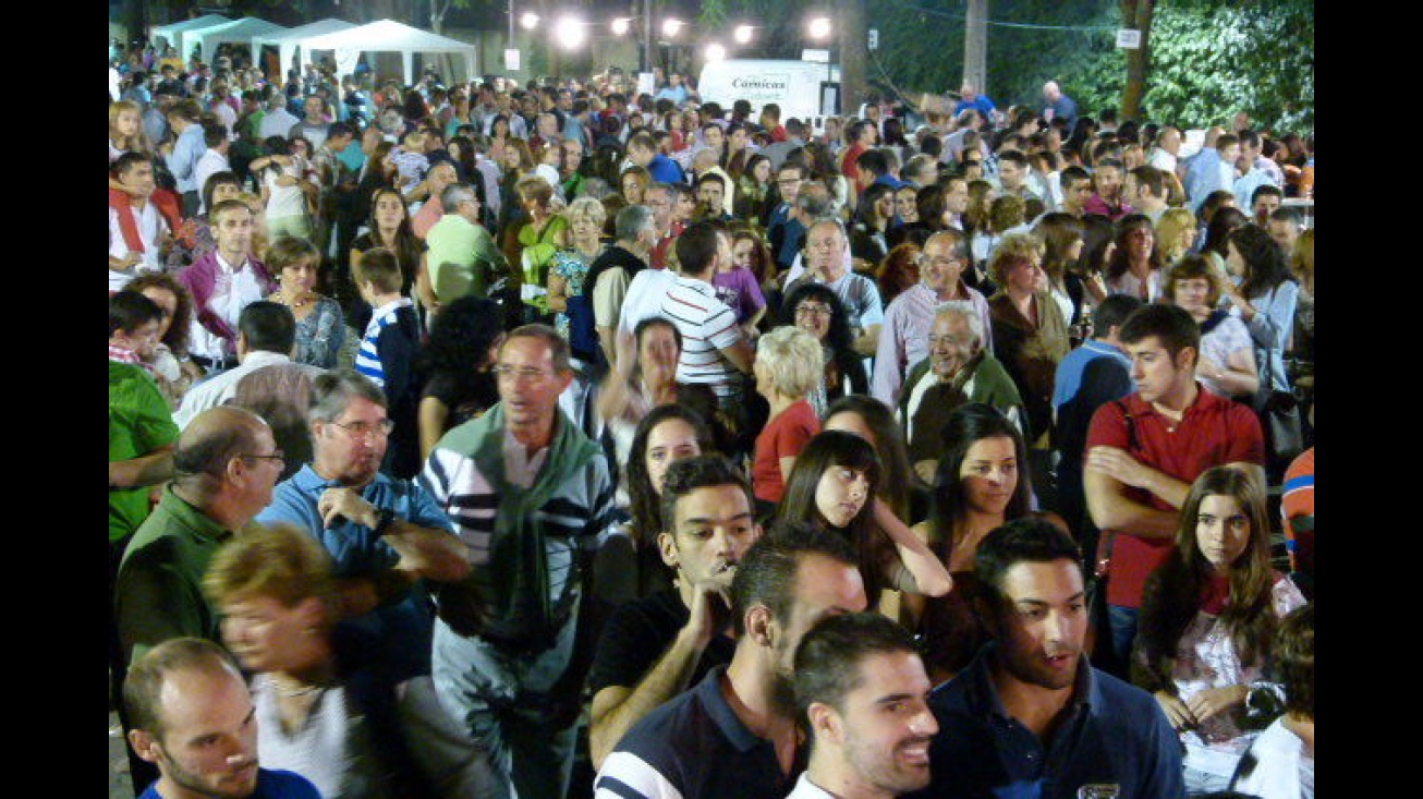 Mucho público en los paseos del Río durante la verbena