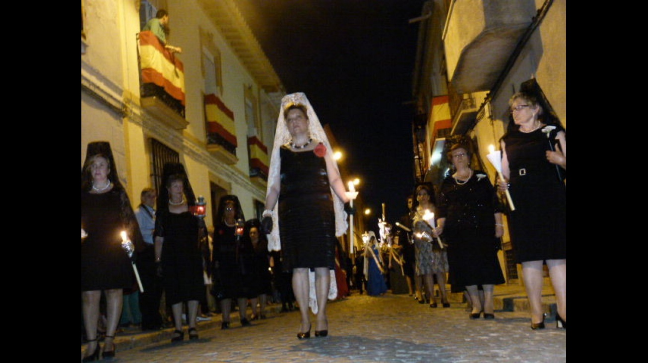 Clásicas "manolas" desfilaron delante del patrón