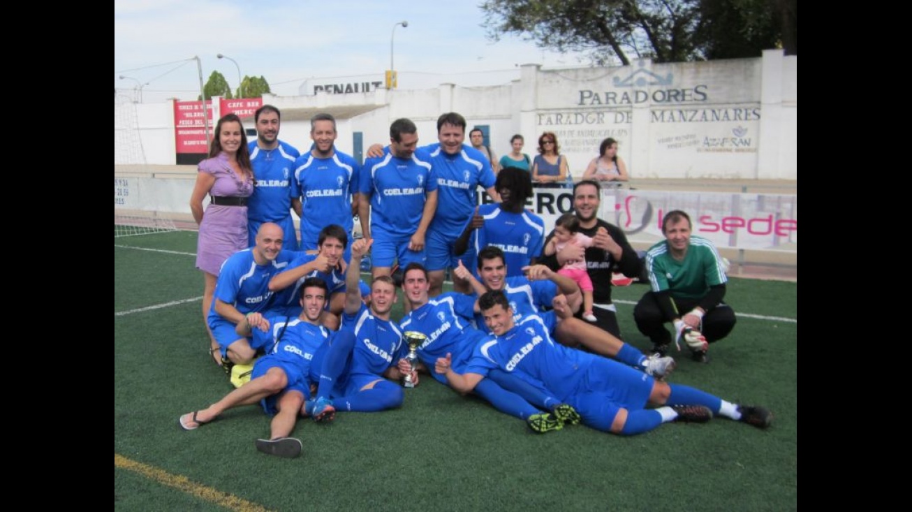 Coeleman recibió el trofeo de campeón de fútbol 7 de las fiestas patronales 2013