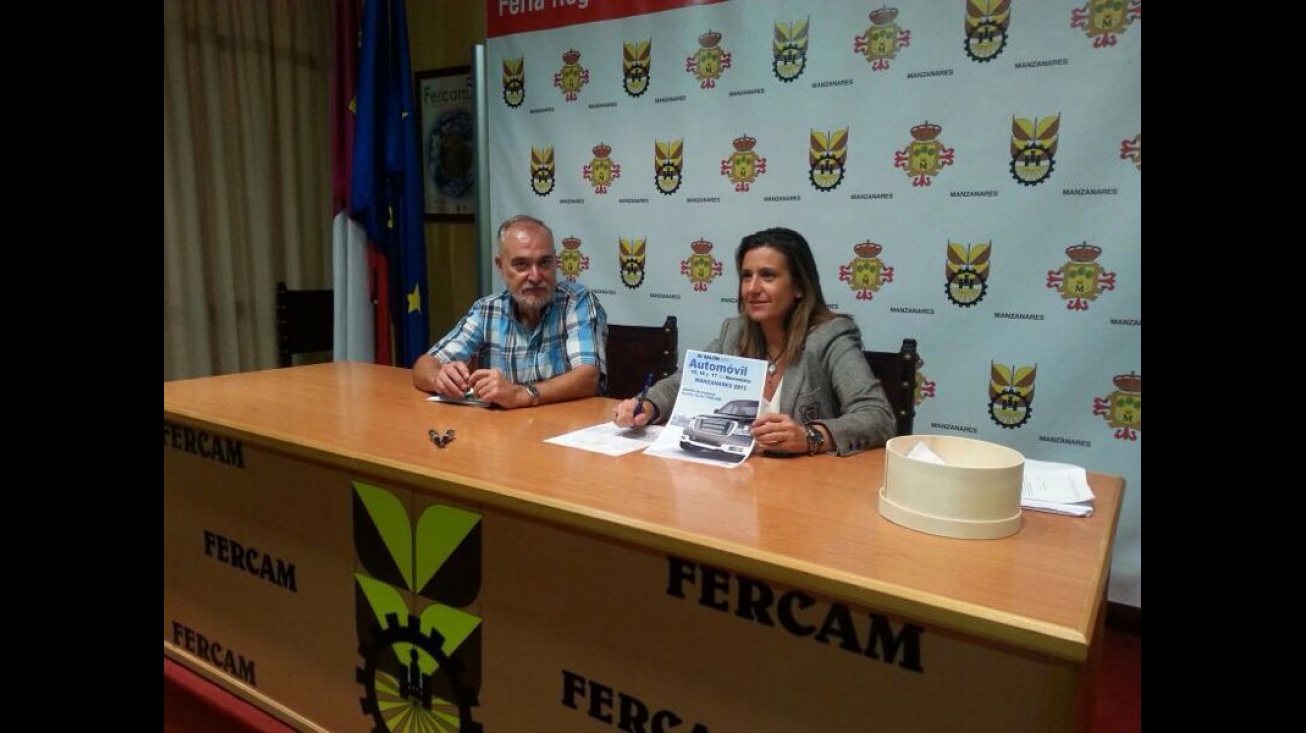 Lola Serna, concejal de Ferias, y Nicolás Mata, secretario de los eventos feriales, durante el encuentro con las empresas del sector