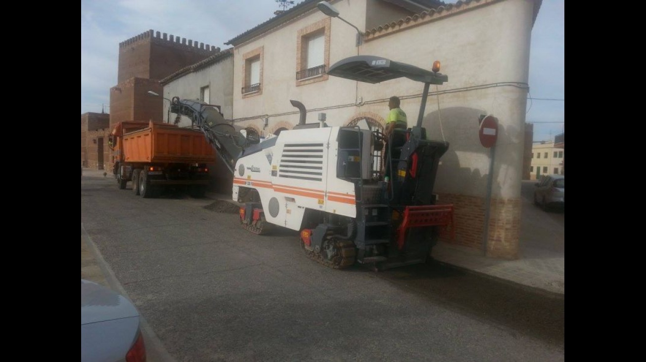 Trabajos de fresado en la calle Sal