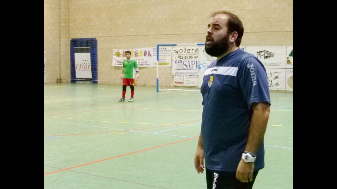 Quique Soto dando instrucciones. Al fondo Fran Noguera