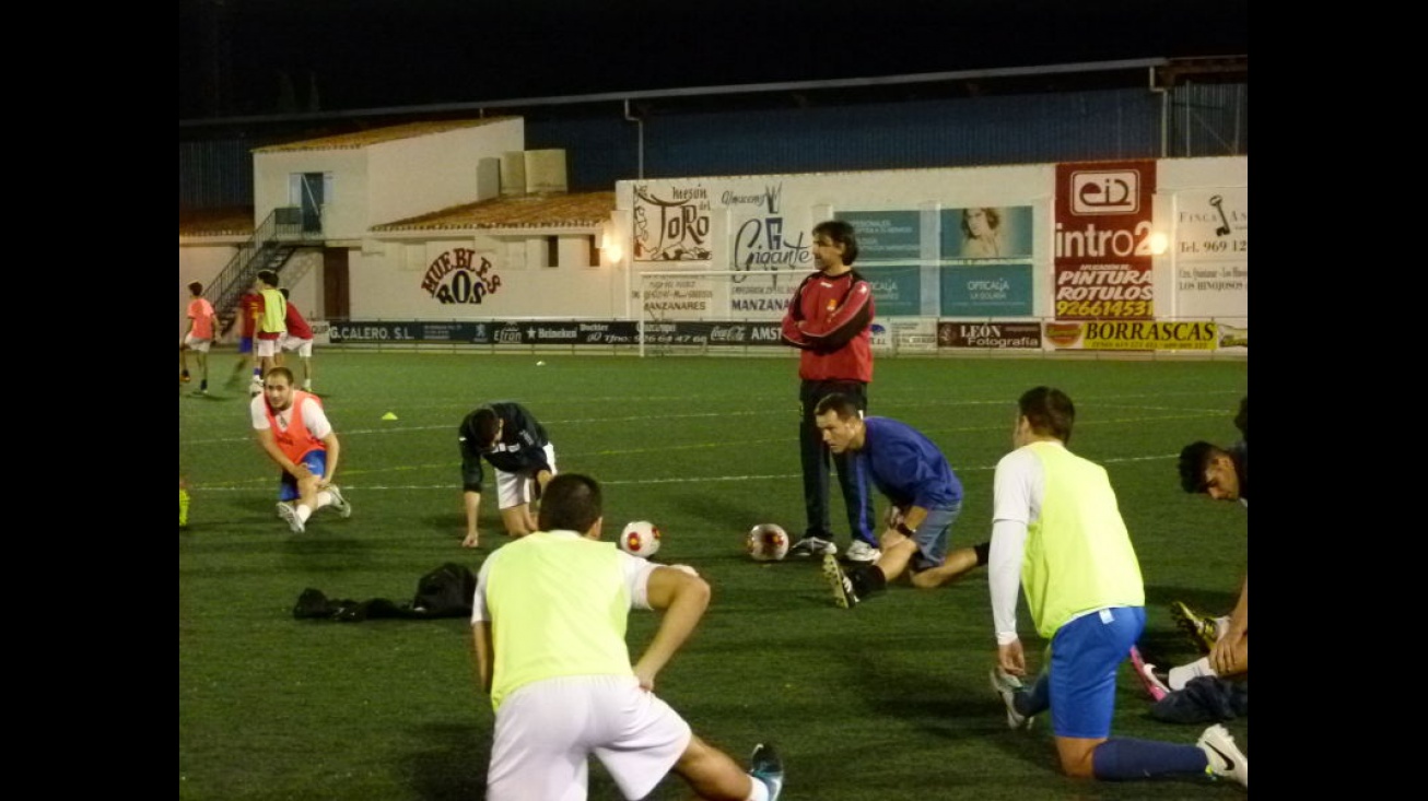 Guillermo Alcázar dirigió este jueves su primer entrenamiento al frente del Manzanares CF