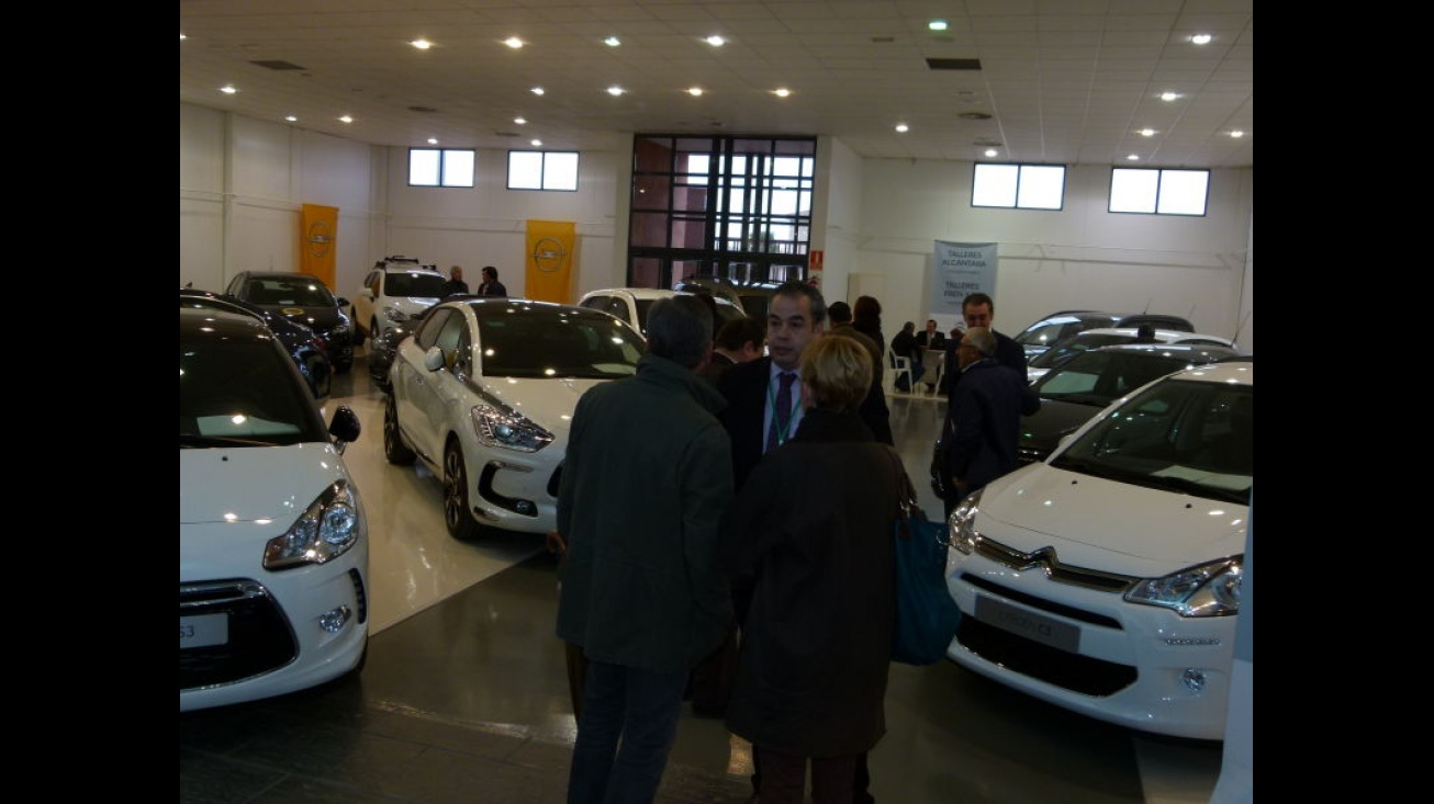 Aspecto del Salón del Automóvil a mediodía del domingo